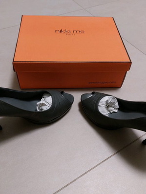 Nikki Me pumps with studs and peep toe gray new size 40