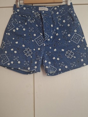 Combos Knitwear shorts like new, white and blue