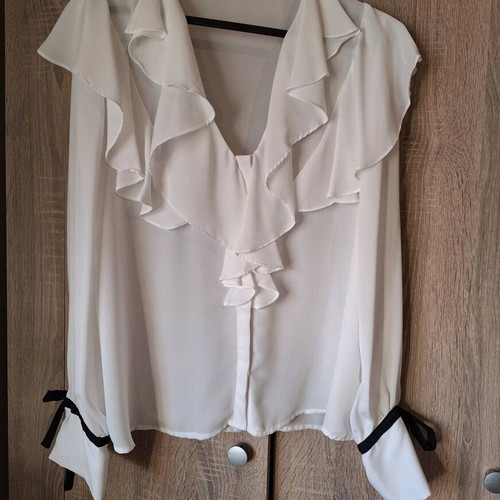 ZARA White shirt with black sleeve details like new, size M