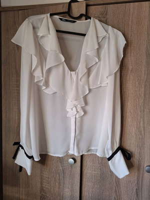 ZARA White shirt with black sleeve details like new, size M