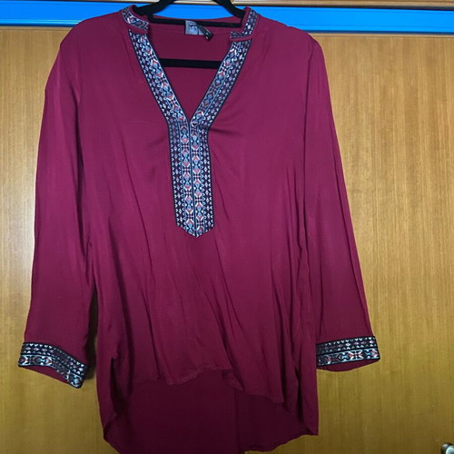 Blouse like new with detail on neckline and sleeves pink size S