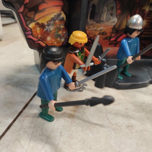 Playmobil Μεσαιωνικό Κάστρο Δράκου μεταχειρισμένο με Ιππότες και Πειρατή