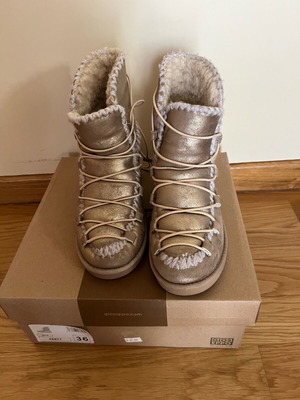 Gioseppo snow boots like new, gold color, size 36
