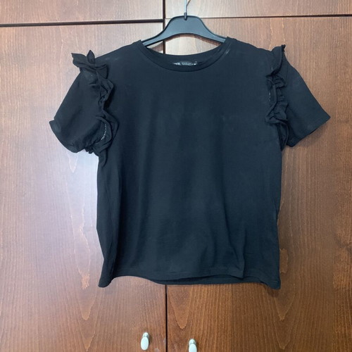 Zara black blouse with ruffle sleeve like new, size S