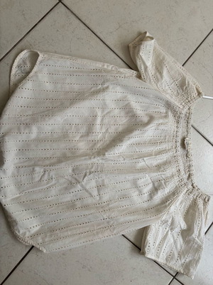 White blouse like new with romantic eyelet embroidery and short sleeves