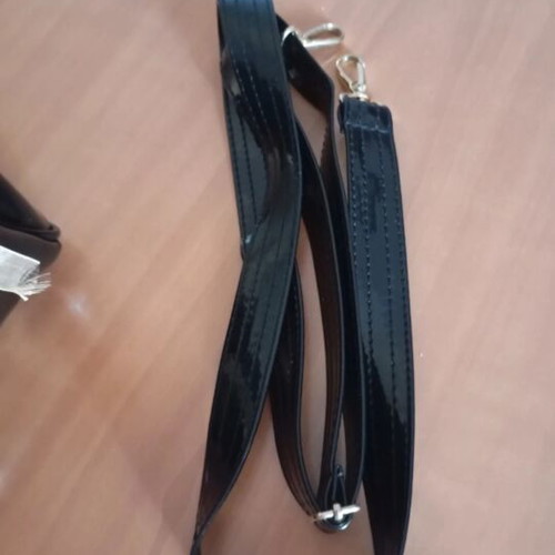 Patent leather handbag in excellent condition with removable decoration