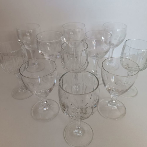 Set of 11 liqueur glasses like new with various designs
