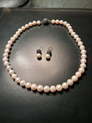 Колие с перли и съвпадащи обеци като нови