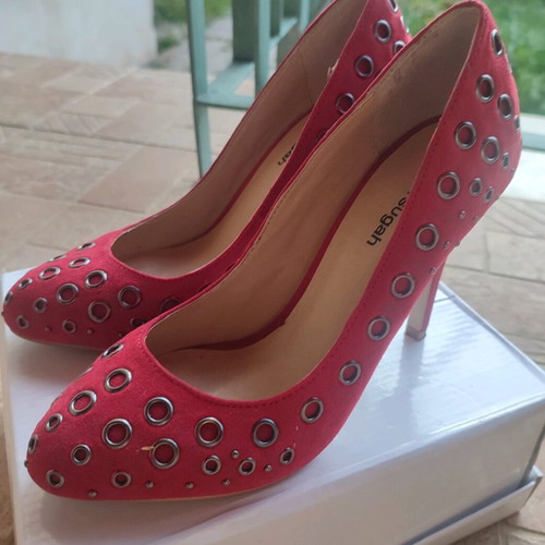 Fullah Sugah red studded pumps size 38 like new