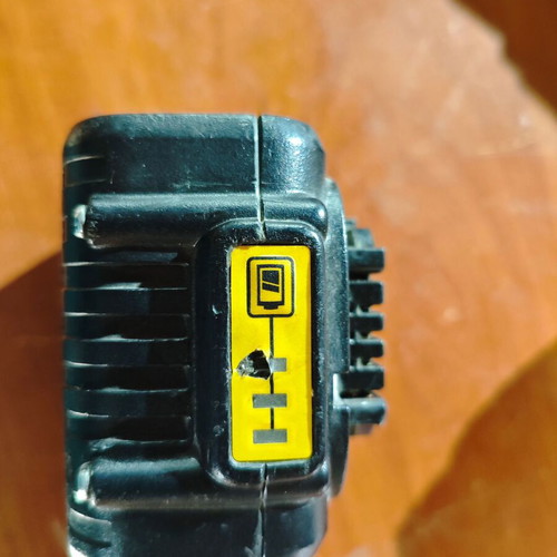 Dewalt DCD796 drill used with 4AH battery and charger