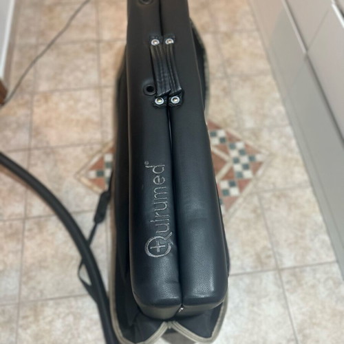 Quirumed Portable Physiotherapy Bed like new with case