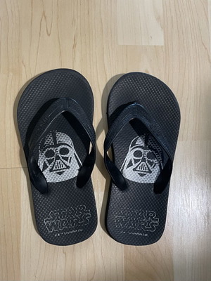 Havaianas GAP Star Wars flip-flops used, kids size 33-34, black