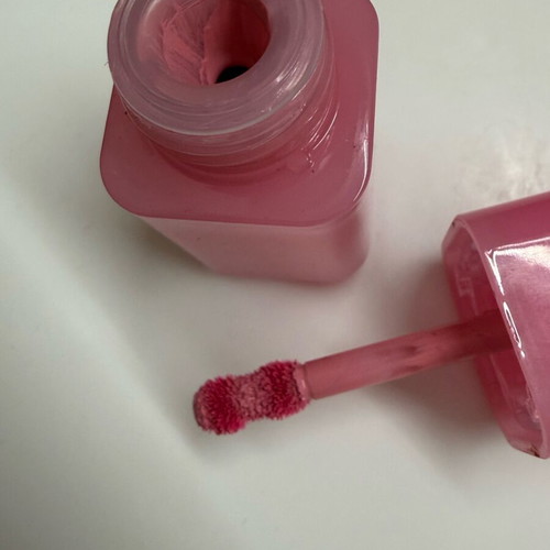 Huda Beauty like new, perfect pink shade