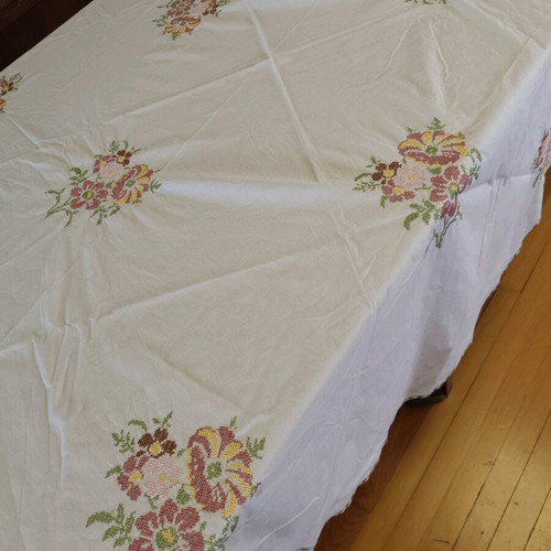 Round handmade tablecloth 160 cm like new