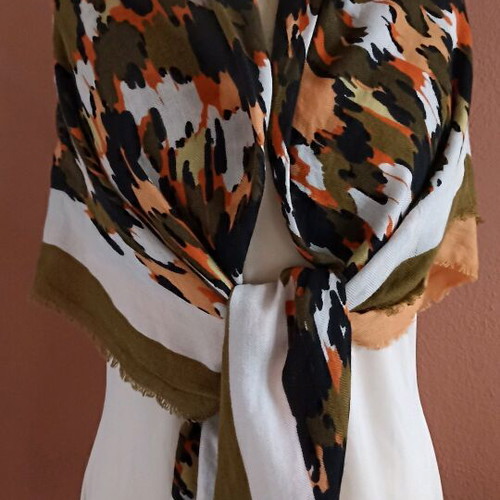 Oliver women's neck scarf like new, multicolor