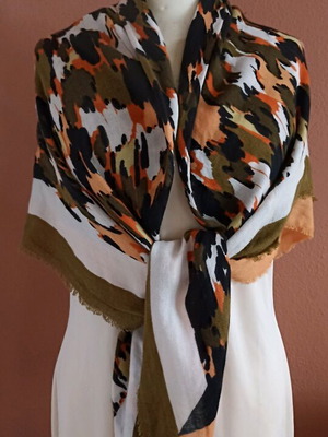 Oliver women's neck scarf like new, multicolor
