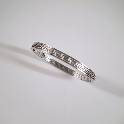 Steel handcuff bracelet in silver tone