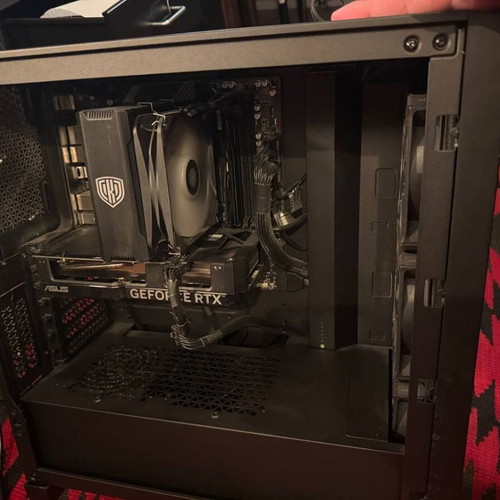 Gaming PC Ryzen 7 7800X3D RTX 4060 8GB 32GB DDR5 used