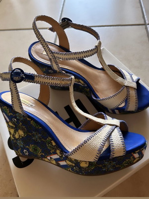 Schutz platform sandals used, white and blue, size 38
