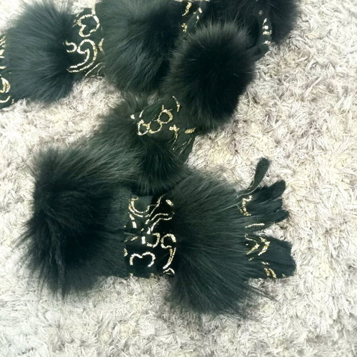 Fur scarf like new, black, genuine leather and fur