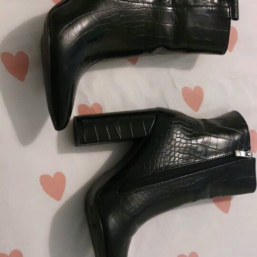 Leather boots like new, size 37, black