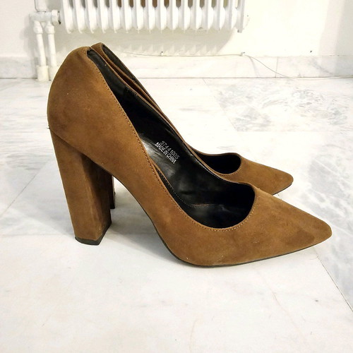 Fullah Sugah Suede Camel Brown Pumps No. 40 Used