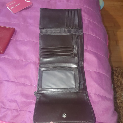 Wallet like new with 18 card slots and coin pocket