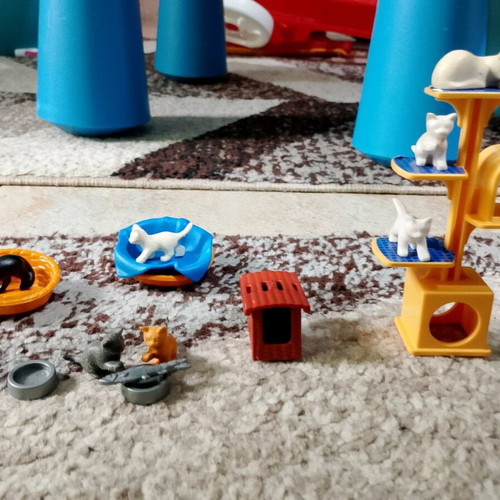 Playmobil cats and various accessories like new