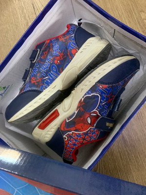 Spider-man sports shoes size 29 almost new, blue