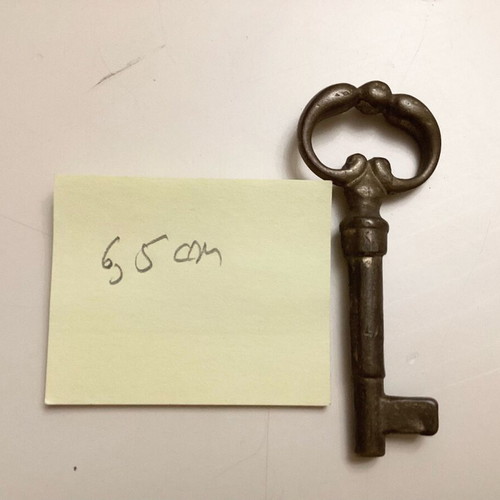 Vintage metal keys set of 6 used, Italy