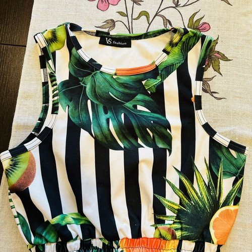 Set of 3 women's summer crop tops like new, colorful