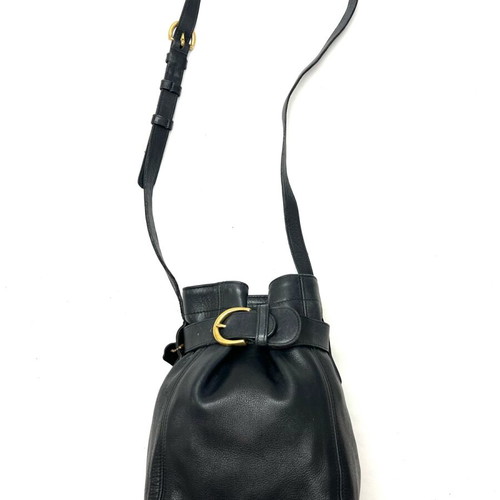 Coach черна кожена мини чанта тип кофа употребявана