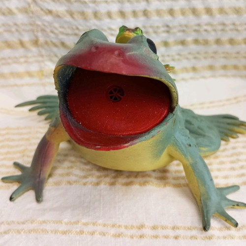 Frog toy used with sound