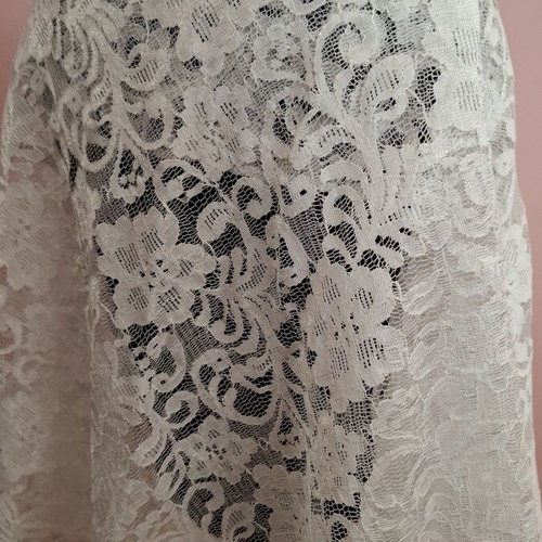 Δαντελένιο σάλι λευκό floral print σαν καινούργιο