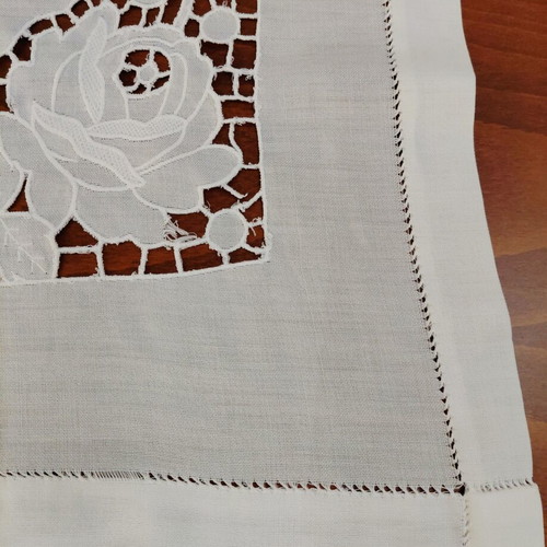 White cutwork machine embroidery tablecloth 81×81 cm