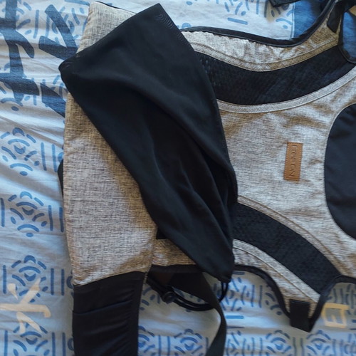 Free On baby carrier new with pouch