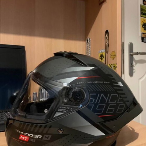 MT Thunder 4 helmet like new