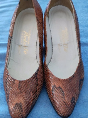 Vintage leather pumps size 40 like new, brown