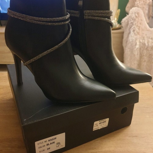 Black ankle boots with rhinestones new, size 39