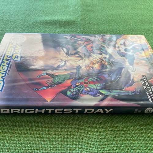 Brightest Day Vol. 3 like new, English comic book