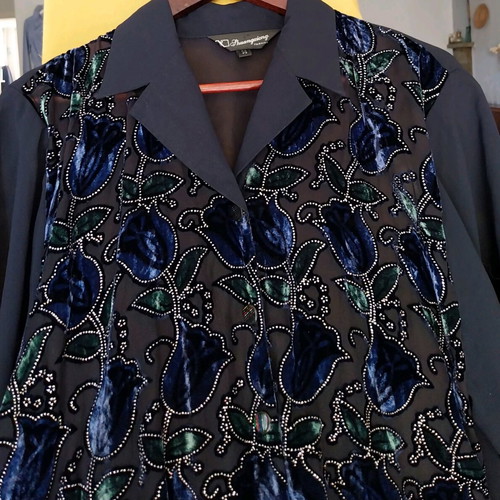 Jhuangariong women's elegant shirt N58 like new with embroidery and velvet