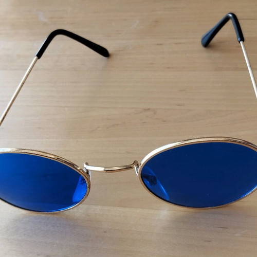Oval sunglasses new with blue lenses and golden frames