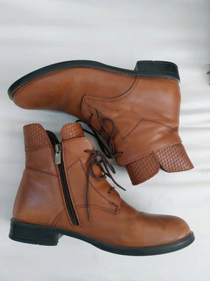 Act ankle boots like new, soft leather, brown