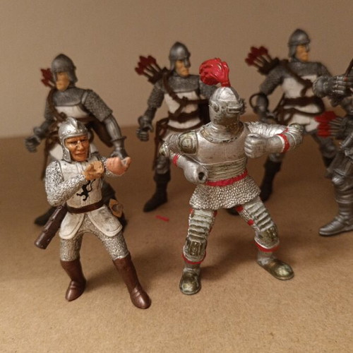 Set of 9 knights used, with missing parts