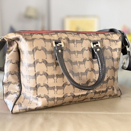 Axel travel bag like new, black and beige