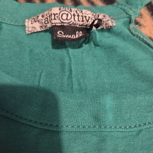 Attrattivo T-shirt like new, size S, green