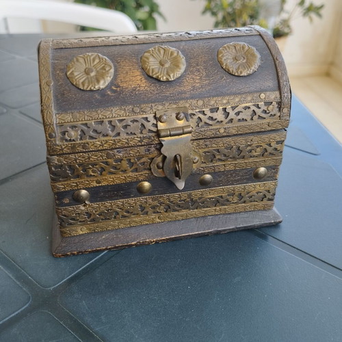 Wooden box like new with brass details handmade