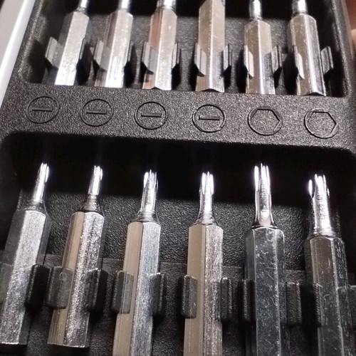 Small screwdrivers set with 24 bits new in case