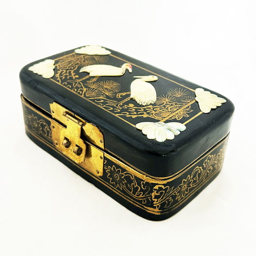 Vintage Chinese jewelry box used with mother of pearl and hand-painted details