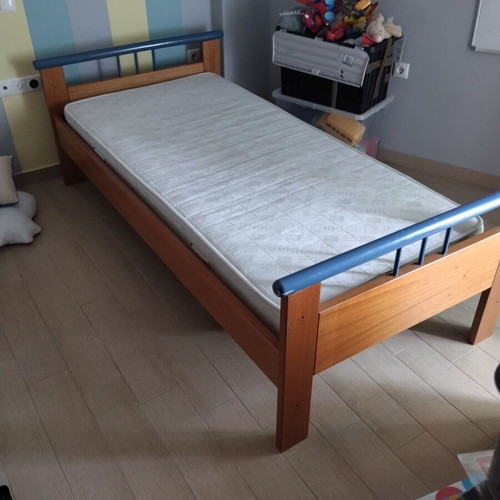 Children's bed with mattress, 1.90x0.90 m
